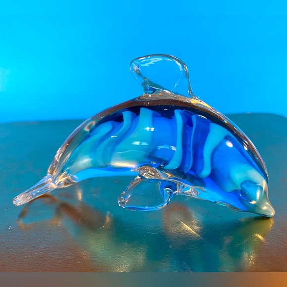 OCEAN MARINE LIFE ART GLASS DOLPHIN FIGURINE CLEAR WITH INTERIOR BLUE SWIRLS 4” - Picture 2 of 12